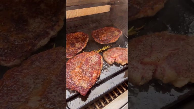 Wagyu on the grill, asparagus on the side…that’s how you treat yourself. #grilling #wagyu #ribeye