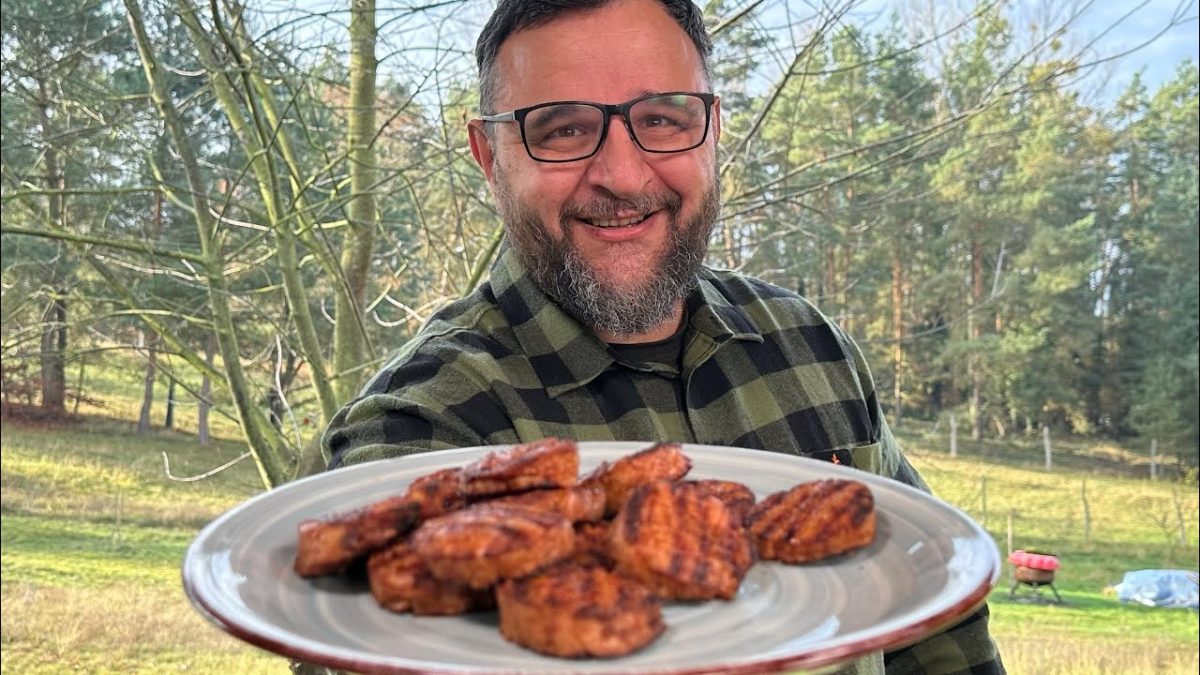 SO GRILLST DU JAGDWURST TALER — Klaus grillt