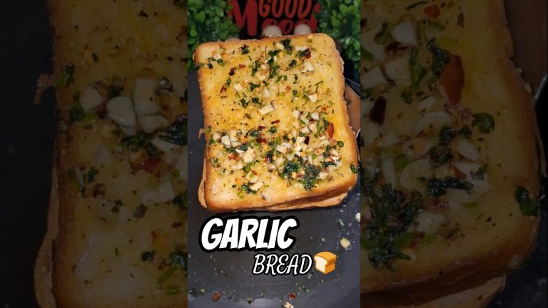 2min Cheesy Chilli Garlic Bread 😍 | Irresistible Quick Snack Recipe #shorts