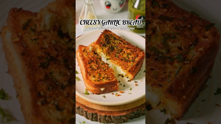ULTIMATE CHEESY GARLIC BREAD 🤤😍🔥 #garlicbread  #shorts #recipe #trending #viral #ytshorts