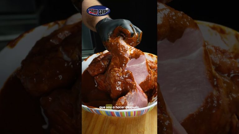 Esta pierna enchilada quedó tan suave que se deshace sola #PorqueGordos