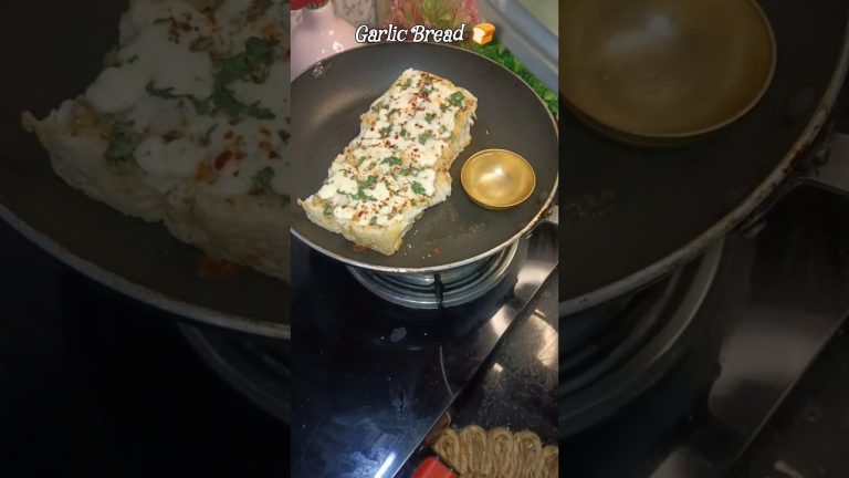 Garlic Bread Recipe #food#viralplzz#food#trending#cooking#recipe#yt#shorts#feed