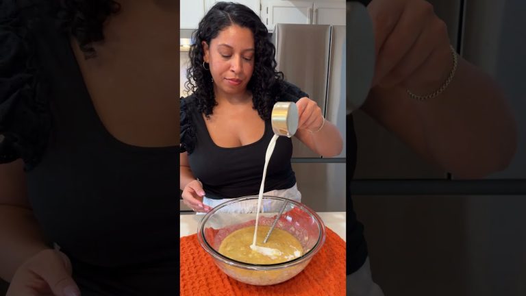 Our family’s favorite banana bread recipe #marcelaveronica #shorts #short