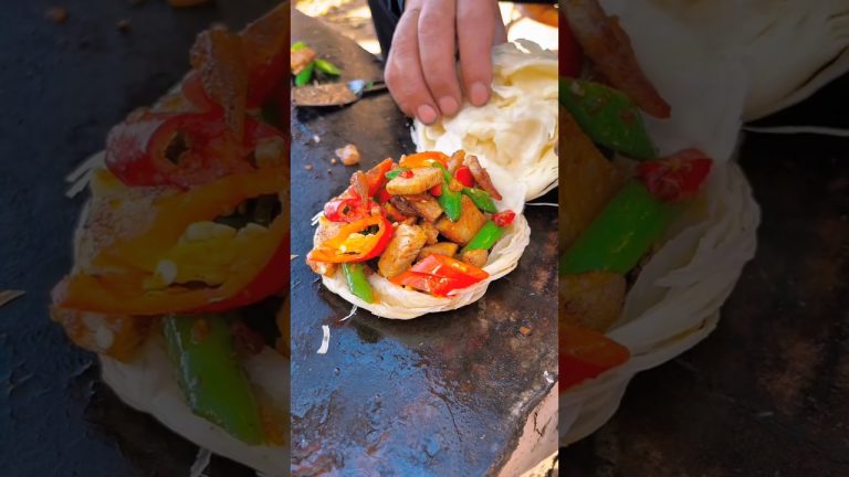 Chinese burger Stir-fried pork slices with chili peppers