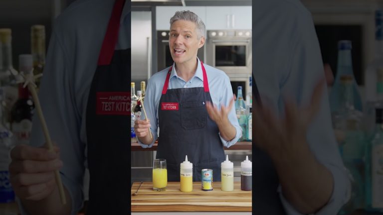 How to Use a Swizzle Stick for Cocktail Aeration