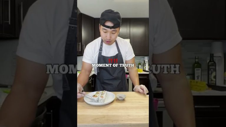 How to Make Philadelphia Roll 🍣👨🏻‍🍳🥑#shorts