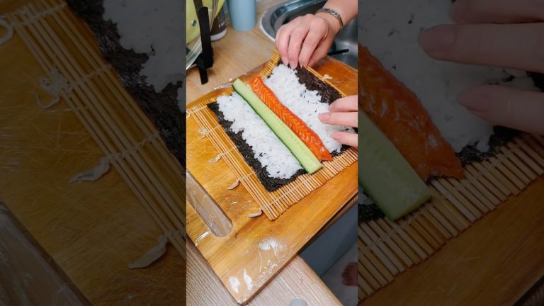 Salmon sushi roll #recipe #asianfood #japanesefood #mealsonabudget