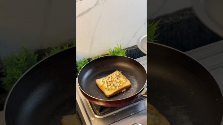 Cheesy ￼Garlic Bread ￼❤️ #shorts #recipe #cooking #food #foodshorts