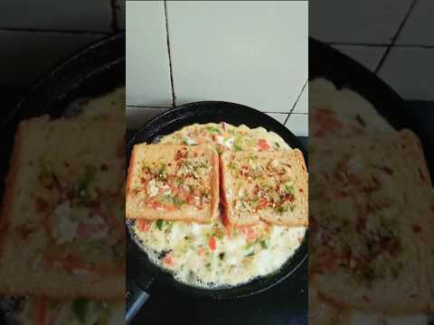 Food and flavours garlic bread omlette recipe #health breakfast#shorts #easy recipe #food#viral