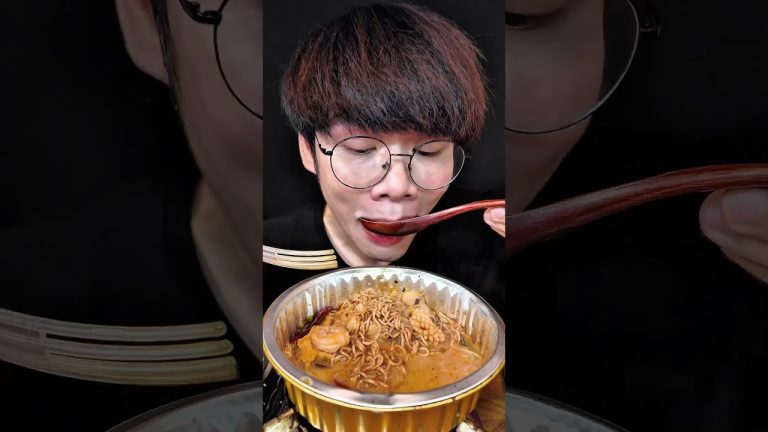 บะหมี่ต้มยำทะเลหมูกรอบสูตรลับ #รีวิว #บะหมี่กึ่งสําเร็จรูป #ต้มยํา #หมูกรอบ #shorts