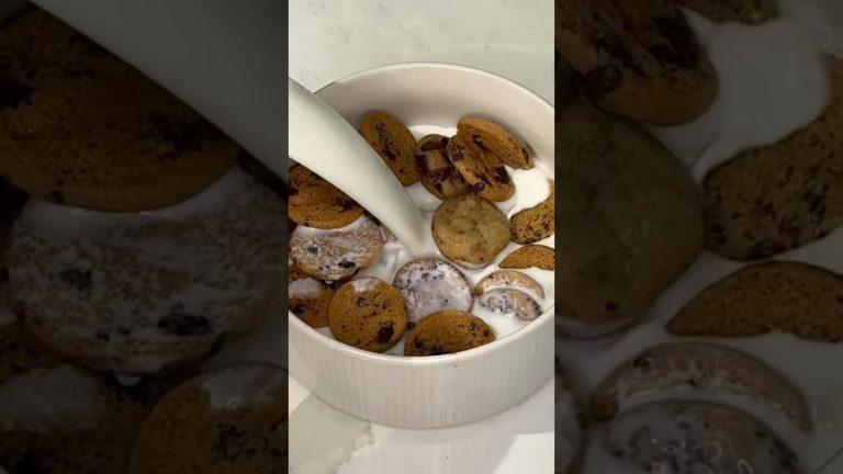 viral mini chocolate chip cookies recipe 🍪🥛 #shorts #chocolate #dessert #baking #recipe #cookies