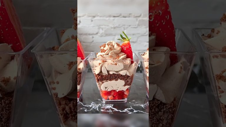 Strawberry chocolate no bake dessert in 5 minutes! 🍫🍓 #dessertcups #dessert