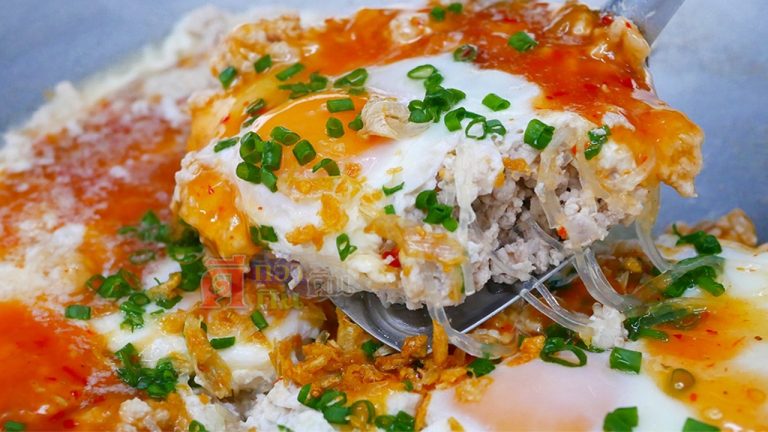 อร่อยทันกระแส หมูสับผัดซอสสุกี้ วิธีทำให้หมูสับไม่กระด้าง นุ่มละมุนไปกับซอสกับไข่และวุ้นเส้นกินเพลิน