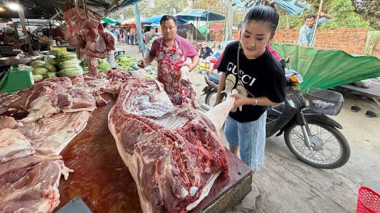 Village market in the morning | Buy pork ribs and cooking | Pork ribs curry recipe