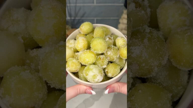 viral frozen sour grapes recipe 🍇❄️ #shorts #recipe #dessert #foodhacks #easydessert #food #fruit