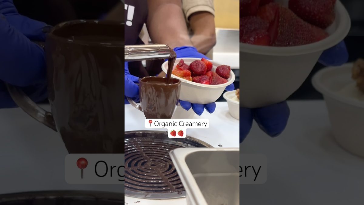 Most hyped dessert | Choclate Strawberry dipps #shorts