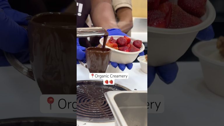 Most hyped dessert | Choclate Strawberry dipps #shorts