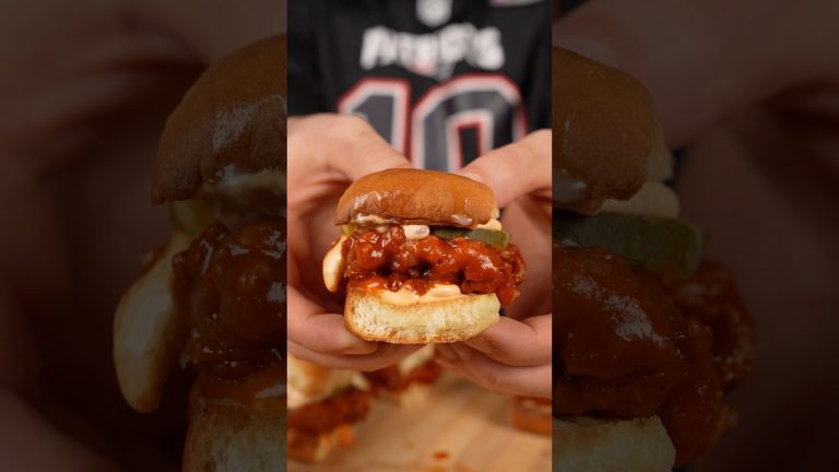 Chipotle Honey Sliders for Game Day @Kingshawaiian #kingshawaiian #slidersunday #easyrecipe