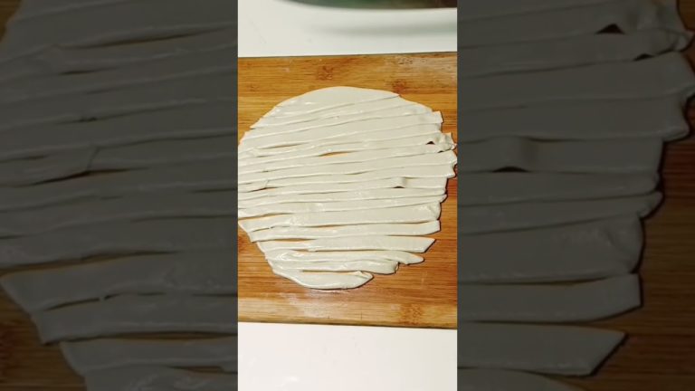 shorts #shorts #reels #recipe #food #foryou #satisfying #cooking #lacchaparantha #nasta #snacks