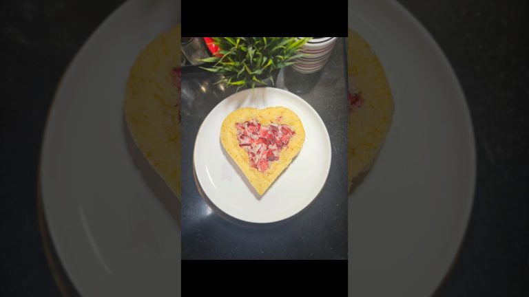 Strawberry cobbler || Valentine special #trending #food #viral #recipe #cooking #shorts #dessert