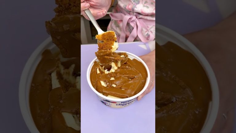 This viral dessert is a game changer! #cheesecake #cookies #dessert #recipe #easyrecipe