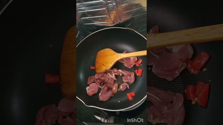 กะเพราหมูคลุก ไข่ข้น เมนูเกือบคลีน #ทำอาหาร #เมนูง่ายๆ