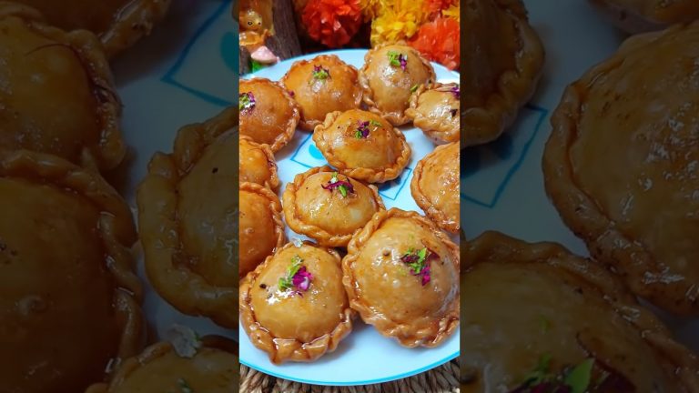 Holi Special Chandrakala Recipe😋| Chashni Wali Gujiya | Khoya Stuffed Chandrakala | Crispy Gujiya