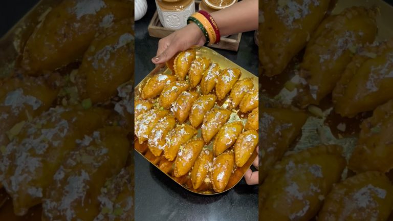 Holi Special Mawa Chashni Gujiya | 100% Khasta aur Rasbhari Gujiya Recipe 😍 #shorts #holispecial