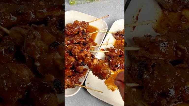 This Surinamese Chicken Satay is SO Juicy 🔥 #satay #chickensatay #foodshorts #surinamesefood