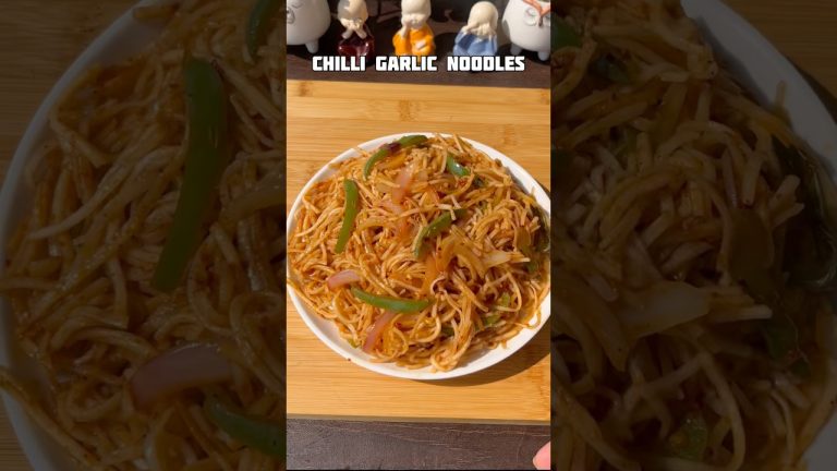 Spicy chilli garlic noodles #shorts #recipe #noodles #trending #viral #shortsfeed #cooking #chowmein