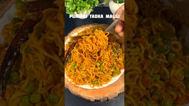 Punjabi tadka maggi #shorts #recipe #maggi #noodles #snacks #viral #trending #shortsfeed #punjabi