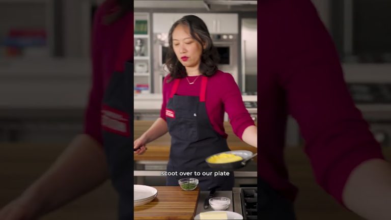 Use This Tip to Prevent Omelet Breakage