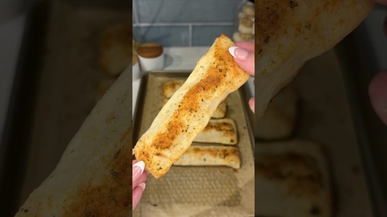 viral cheesy breadsticks recipe 🧀🥖 #cooking #recipe #food #cheese #easyrecipe #shorts #asmrfood