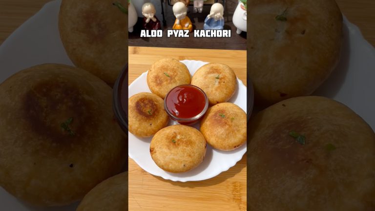 Crispy aalu pyaz kachori #shorts #recipe #kachori #potato #trending #viral #shortsfeed #onion #food